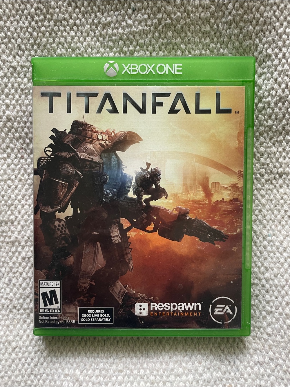 Microsoft Xbox One Titanfall - Green Case with Mech Cover Art